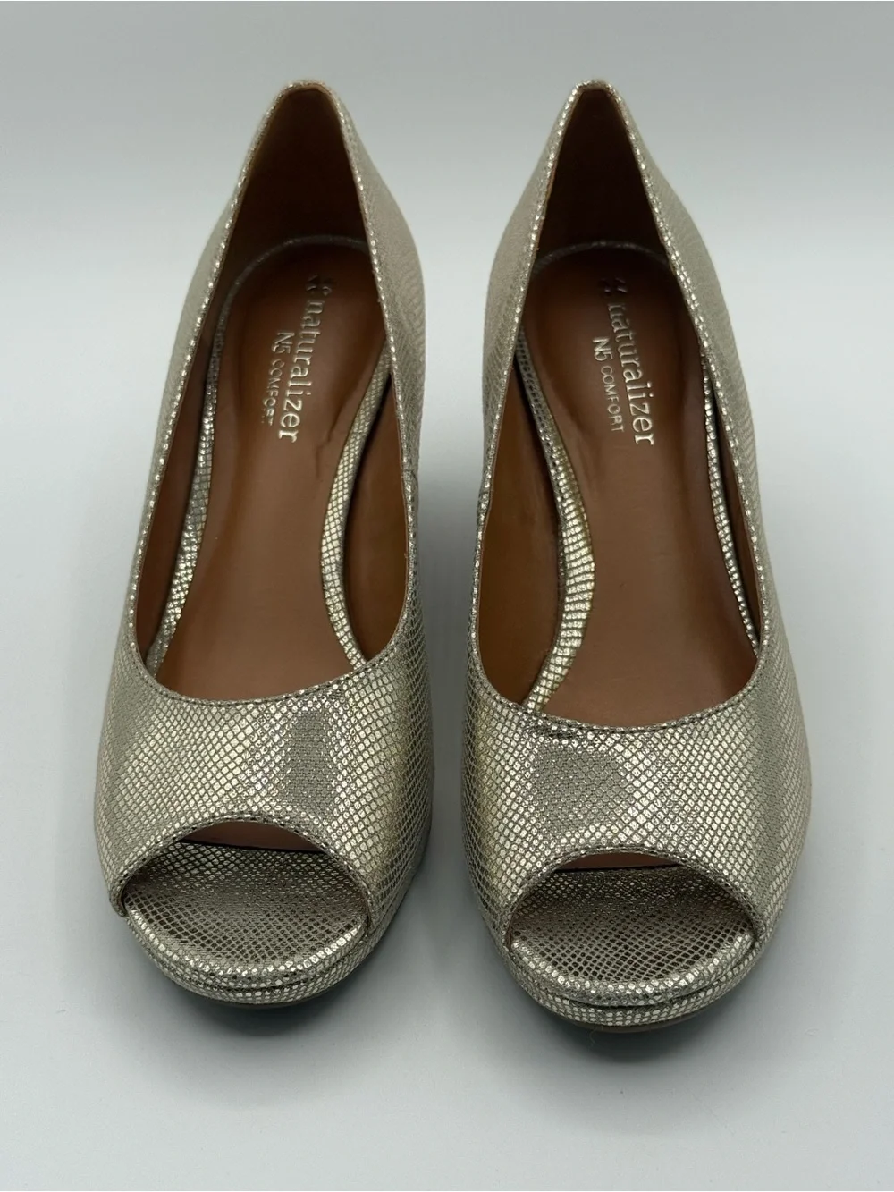 Naturalizer N5 Comfort Women’s Metallic Gold Peep Toe Wedge Pumps Textured Heel